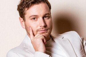 Porträt des Tenors Adrian Autard. Foto © Sofia Vargaiová/Wiener Staatsoper. Der Tenor Adrian Autard. Foto © Sofia Vargaiová/Wiener Staatsoper.