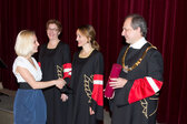 Das Rektorat gratulierte den AbsolventInnen persönlich © Wolfgang Simlinger
