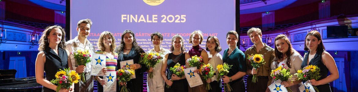 Die Finalist*innen 2025 beim Wettbewerb MUT am Münchner Gärtnerplatztheater. Foto © Adrienne Meister/Gärtnerplatztheater
