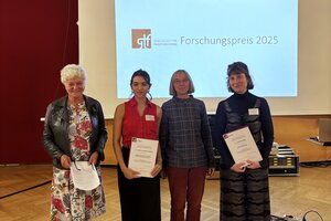 Gewinnerin des Forschungspreis Valeria Chavez Chong (2. v. l.) © Beata Bauder