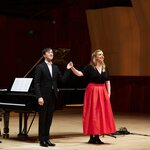 Akihoro Sano und Karin Blom vor dem Klavier, aufgenommen von Britt Lindemann