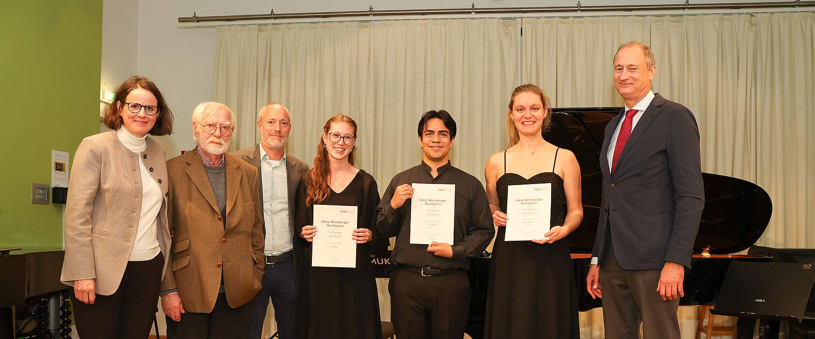 Livia Sellin, Peter Weinberger, Simon Weinberger, Trio Con Brio (1. Platz), MUK-Rektor Andreas Mailath-Pokorny © Gerhard Fally
