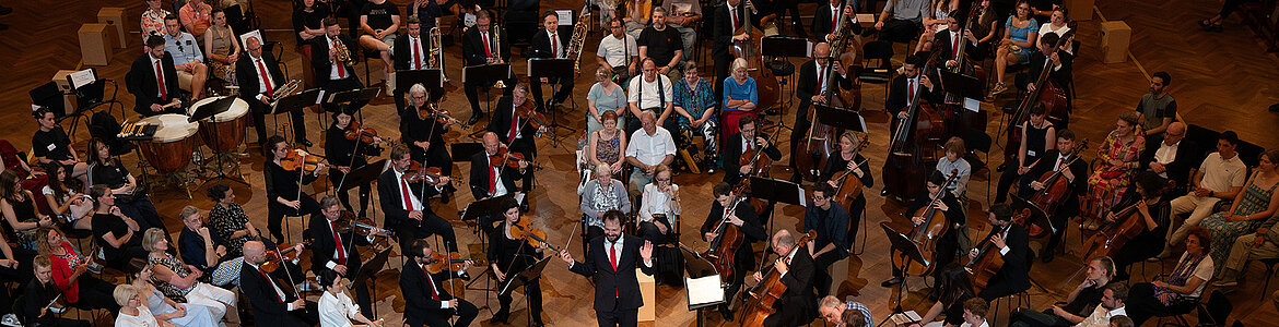 Die Wiener Symphoniker unter Leitung von P. Popelka bei „Im Klang berührt" © Andrea Humer/WSY