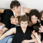 Die Studierenden des 2. Jahrgangs Schauspiel an der MUK. Foto © Fiona Oehler. 