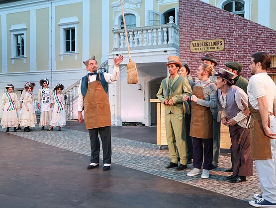 Ensemble „Hello, Dolly" ©  B. Palffy