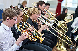 Blasinstrumente und Schlagwerk