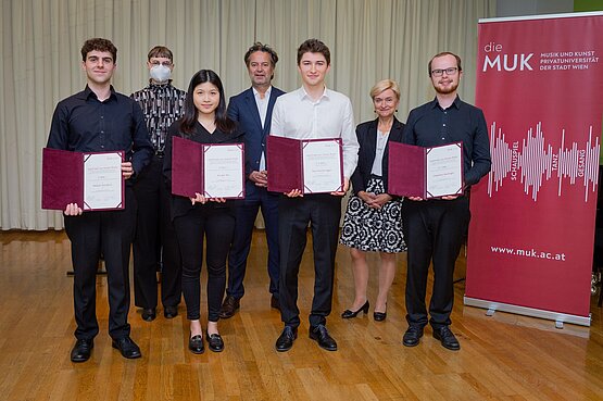 v.l.n.r.: Mihajlo Durdevic, Rosemarie Brucher, Ka Mei Wu, Arno Steinwider, Paul Moosbrugger, Désirée Hornek, Sebastian Neulinger © Rudi Fröse 