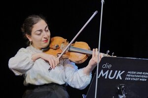 Sofya Vardanyan beim Jubiläumskonzert im MUK.theater. Foto © Klaus Titzer/ORF Sofya Vardanyan beim Jubiläumskonzert im MUK.theater. Foto © Klaus Titzer/ORF