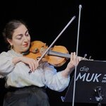 Sofya Vardanyan beim Jubiläumskonzert im MUK.theater. Foto © Klaus Titzer/ORF 
