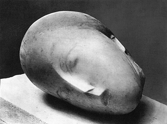 Constantin Brancusi, La Muse endormie I, 1909 (c) VBK Wien 2006
