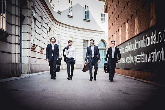 VienElly © Damian Possé