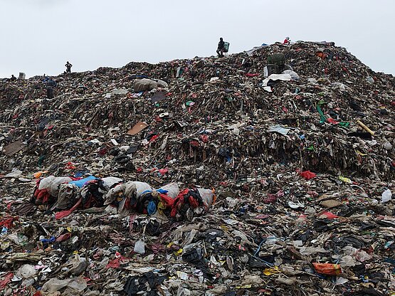 dreambook of another world or burning issues © Claudia Bosse