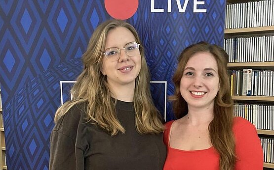 Die Gewinnerinnen des KS Gabriele Sima-Gesangsförderstipendien 2025, Christina Tschernitz und Karin Blom. Foto © radio klassik Stephansdom/MUK