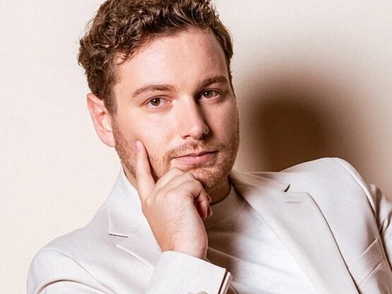 Der Tenor Adrian Autard. Foto © Sofia Vargaiová/Wiener Staatsoper.