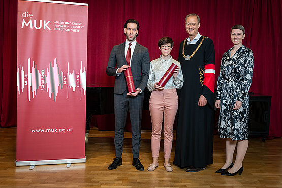 Philipp Dornauer und Irene Delgado-Jiménez mit Andreas Mailath-Pokorny und Rosemarie Brucher © Rudi Fröse