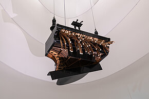 Credit: Foto (Rebecca Horn: Concert for Anarchy, 1990): © KHM-Museumsverband