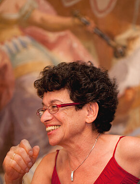 Porträt von Kitty Weinberger, aufgenommen von Julia Wesely