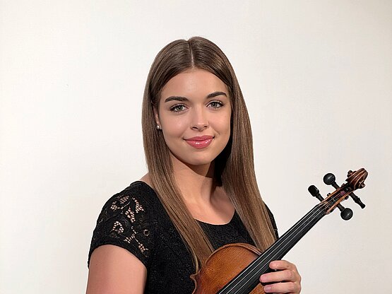 Porträt von Leonie Raß, aufgenommen von Maria Isable Nica/EUYO