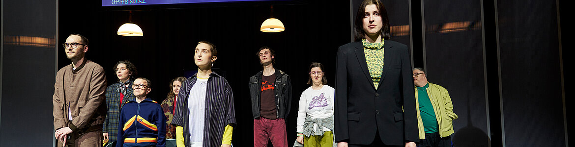 Szenenausschnitt aus der Abschlusspräsentation JETZT!26 unter dem Titel „Transit“. Foto © Tommy Hetzel/BURG.