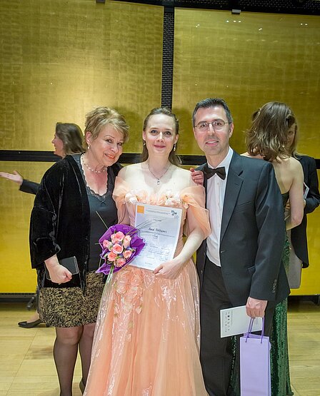 von li. nach re.: Elena Filipova, Anna Nekhames, Pantelis Polychronidis