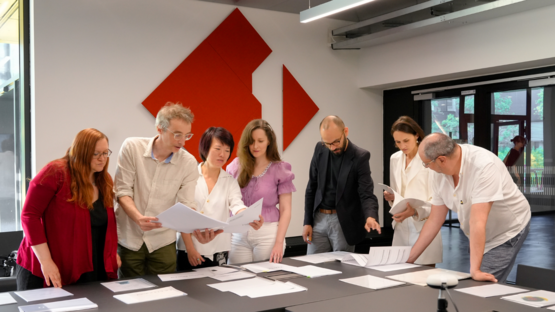 Die Jury bei ihren Beratungen. Foto © Joseph Schimmer/ORF