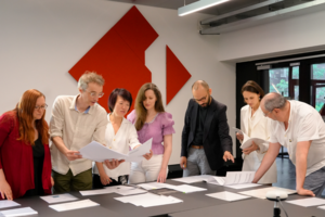 Die Jury bei ihren Beratungen. Foto © Joseph Schimmer/ORF