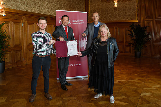 v.l.n.r.: Daniel Holzleitner, Wirtschaftsstadtrat Peter Hanke, Rektor Dr. Mailath-Pokorny, Marianne Mendt © Wolfgang Simlinger