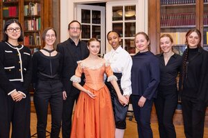 Buchpräsentation Barocktanz, Februar 2025. Mit (v.l.n.r.) Yeongshin Park, Christina Barmböck, Andreas Helm, Annelie Fiona Vanicek, Sina Zack, Margit Legler, Verena Grundener und Phyllis Breit. Foto © Simon Kupferschmied. 