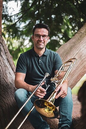 Halbtotale von Matthias Weiß mit Posaune