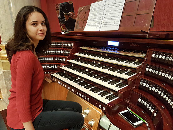 Cristina Galusca an der Konzerthausorgel 