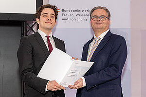 Michael Sotriffer bei der Preisübergabe, fotografiert von Martin Lusser