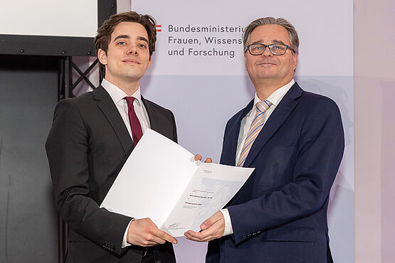 Michael Sotriffer bei der Preisübergabe, fotografiert von Martin Lusser