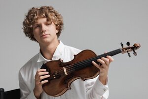 Porträtfoto des Violinisten Catalin Advahov © privatDer Violinist Catalin Advahov © privat Der Violinist Catalin Advahov © privat