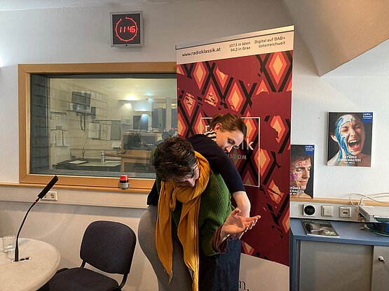 Esther Balfe und Anna Zesakes im Radio Klassik-Studio © Marion Eigl