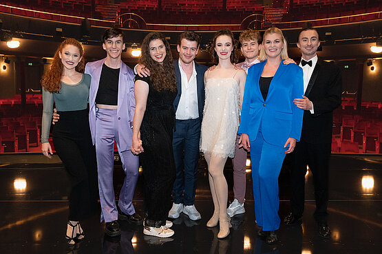 v.l.n.r.: Victoria Sedlacek, Fabian Koller, Bianca Basler, Benedikt Solle, Ann-Charlotte Wittmann, Cedric Schröter, Marlene Fröhlich, Janik Oelsch © Stefanie J. Steindl