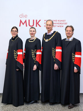 Academic Gowns © Wolfgang Simlinger