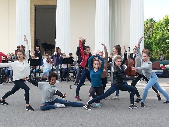 TänzerInnen mit Orchester im MQ