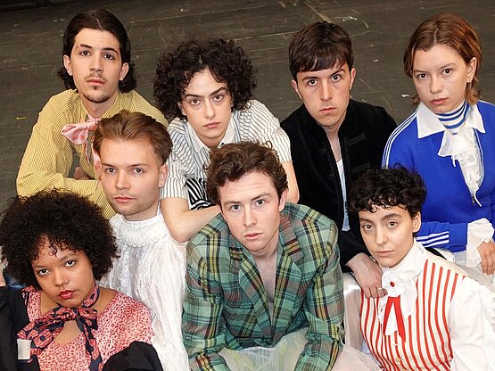 MUK-Studierende des 3. Jahrgangs Schauspiel. Foto © Jonas Höschl