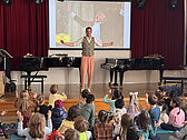 Philipp Haas beim Workshop im Rahmen des Kinderkunstfests