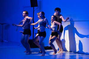 MUK Tanz-Studierende in der Produktion „To lay a track“. Foto © Barbara Mair