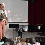 Philipp Haas beim Workshop im Rahmen des Kinderkunstfests